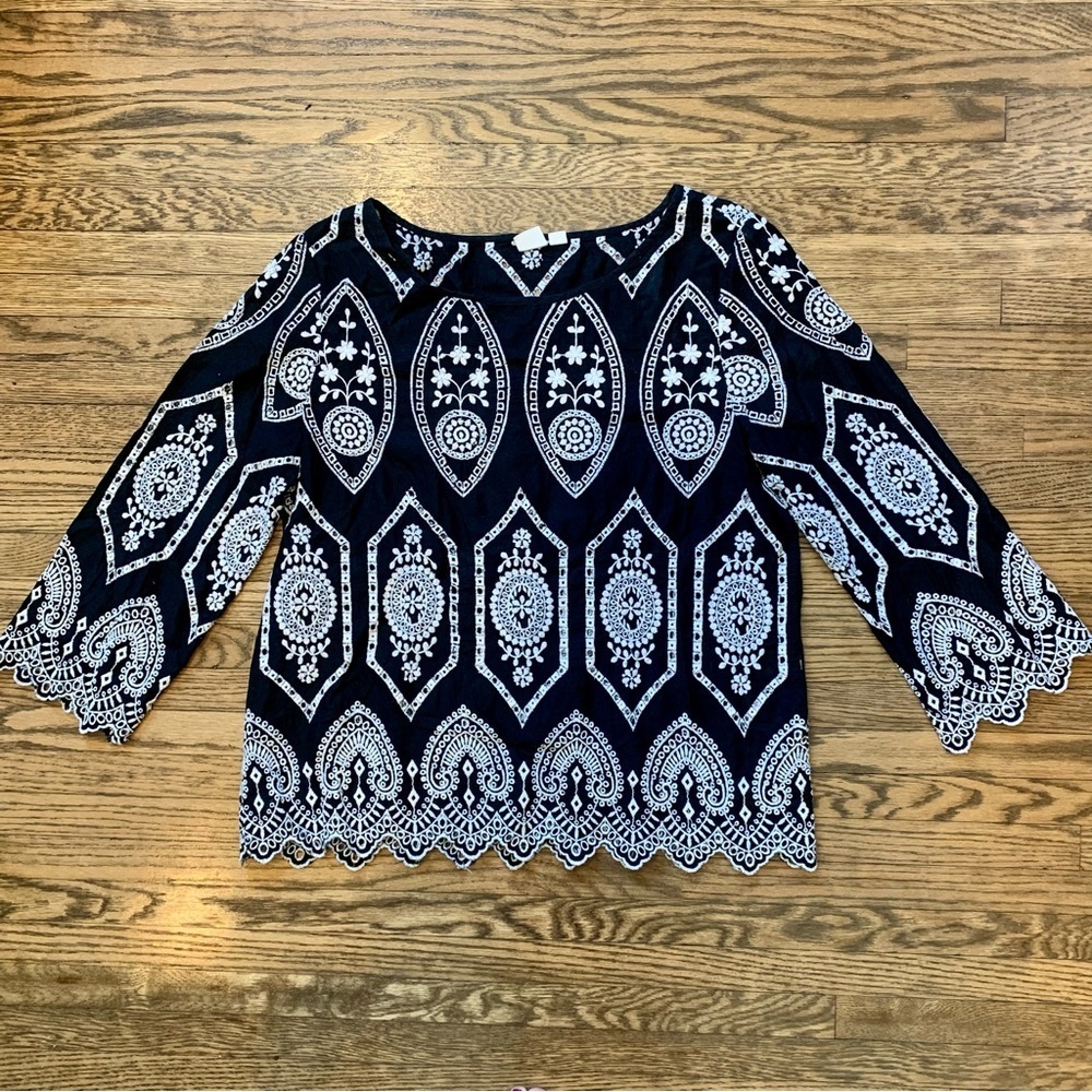 ✨3/$30✨ GAP Black & White Embroidered Cotton Top | M​
